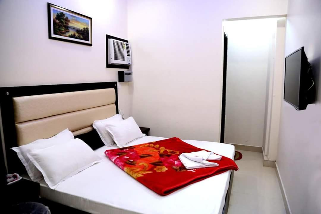 Hotel White Tulip Amritsar Esterno foto